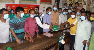 বগুড়ায় বিএনপির করোনা হেল্প সেন্টারে অক্সিজেন সিলিন্ডারসহ চিকিৎসা সামগ্রী